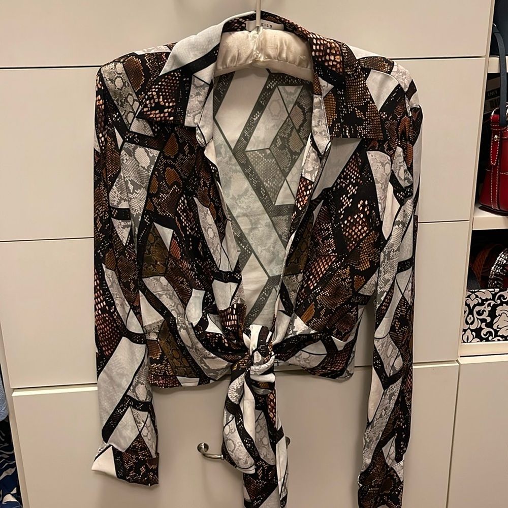Beautiful cropped Reid’s blouse